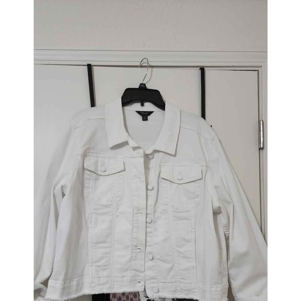 Women's Vera Wang XXL Fringed White Jean Jacket. NWT.